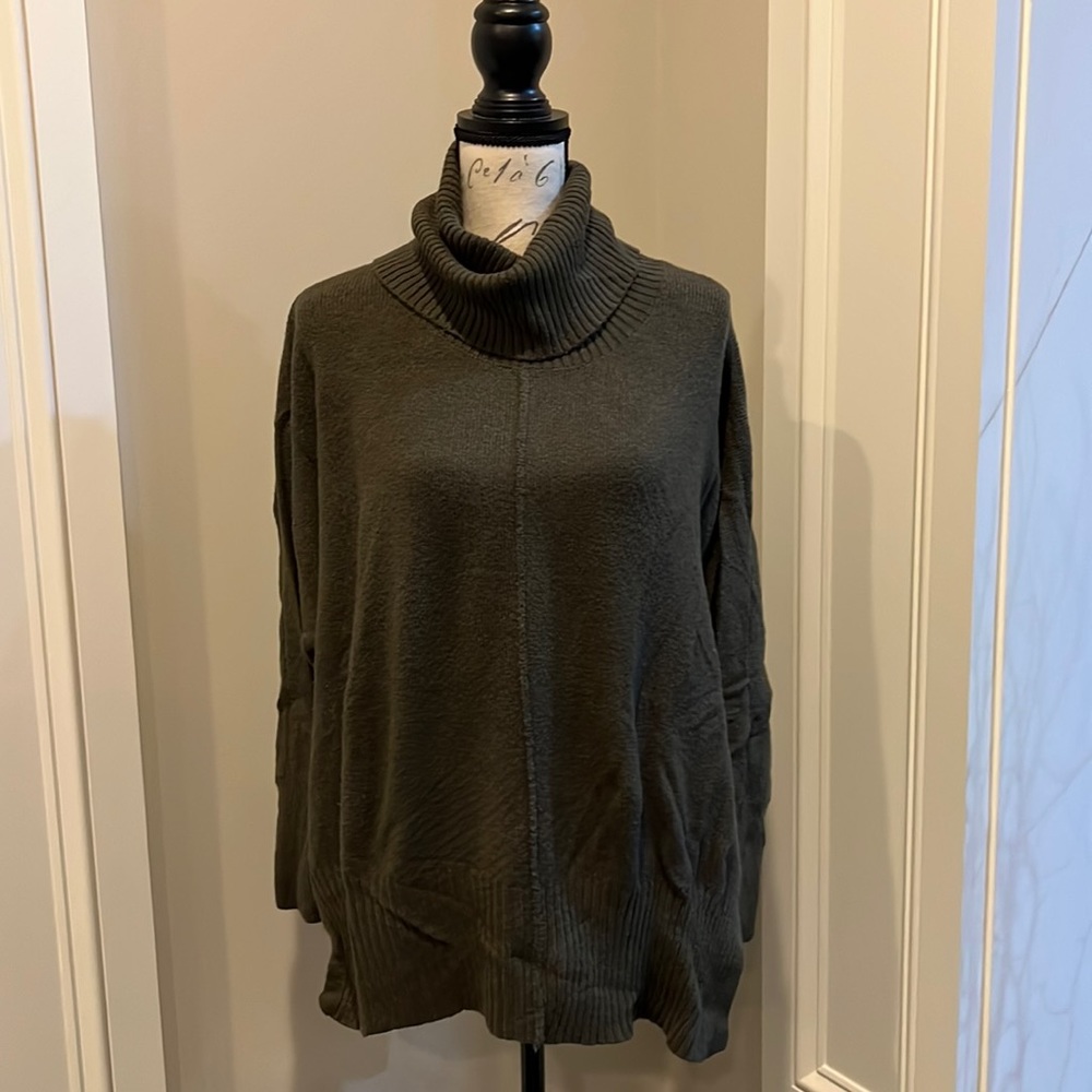 GUC Ladies Jessica Simpson Olive Colored Sweater Size Medium!!